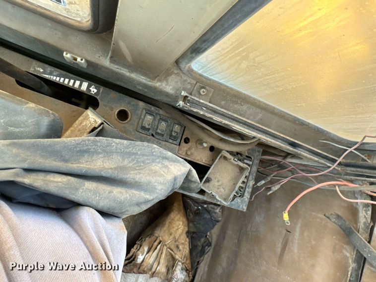 image for item DU9212 1991 Caterpillar EL200B excavator