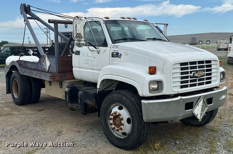 image for item DU9227 2001 Chevrolet C7500 winch truck