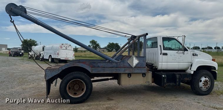 image for item DU9227 2001 Chevrolet C7500 winch truck