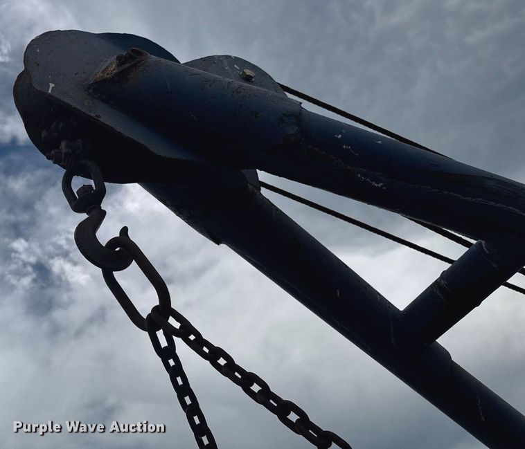 image for item DU9227 2001 Chevrolet C7500 winch truck