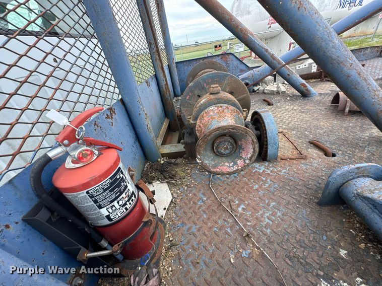 image for item DU9227 2001 Chevrolet C7500 winch truck