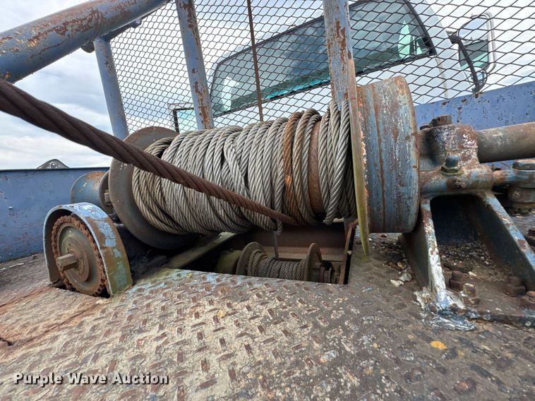 image for item DU9227 2001 Chevrolet C7500 winch truck