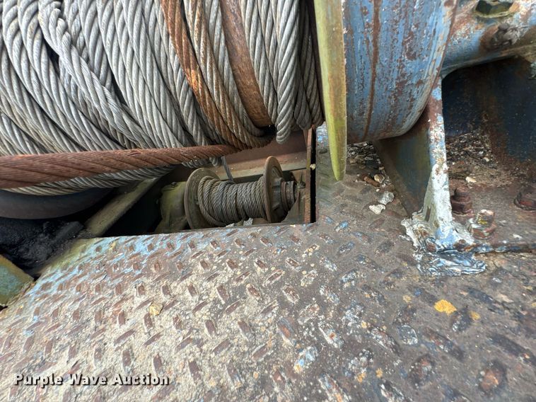 image for item DU9227 2001 Chevrolet C7500 winch truck