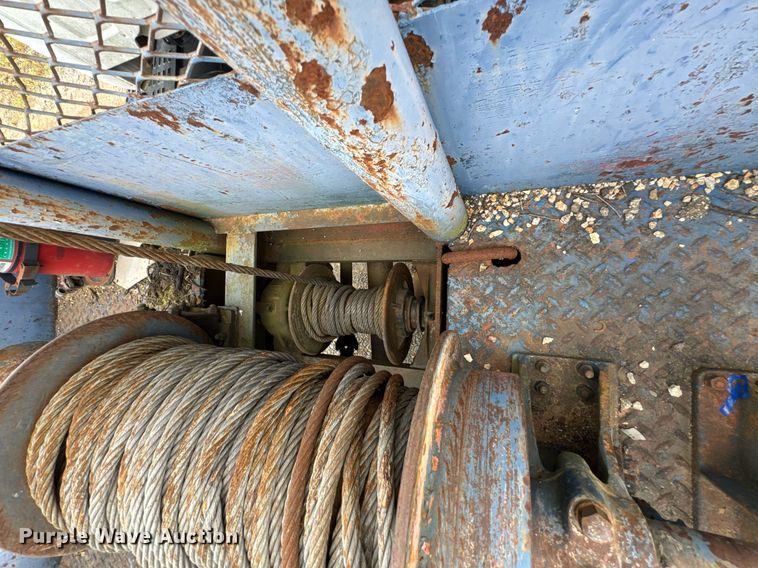 image for item DU9227 2001 Chevrolet C7500 winch truck