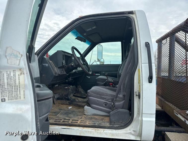 image for item DU9227 2001 Chevrolet C7500 winch truck