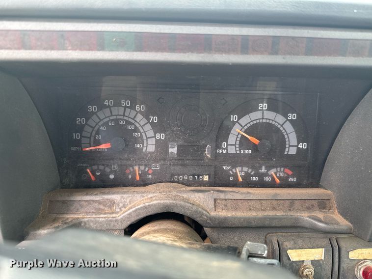 image for item DU9227 2001 Chevrolet C7500 winch truck