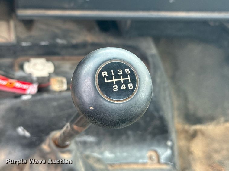 image for item DU9227 2001 Chevrolet C7500 winch truck