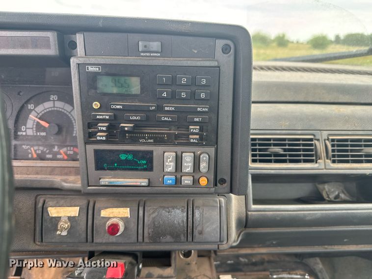 image for item DU9227 2001 Chevrolet C7500 winch truck