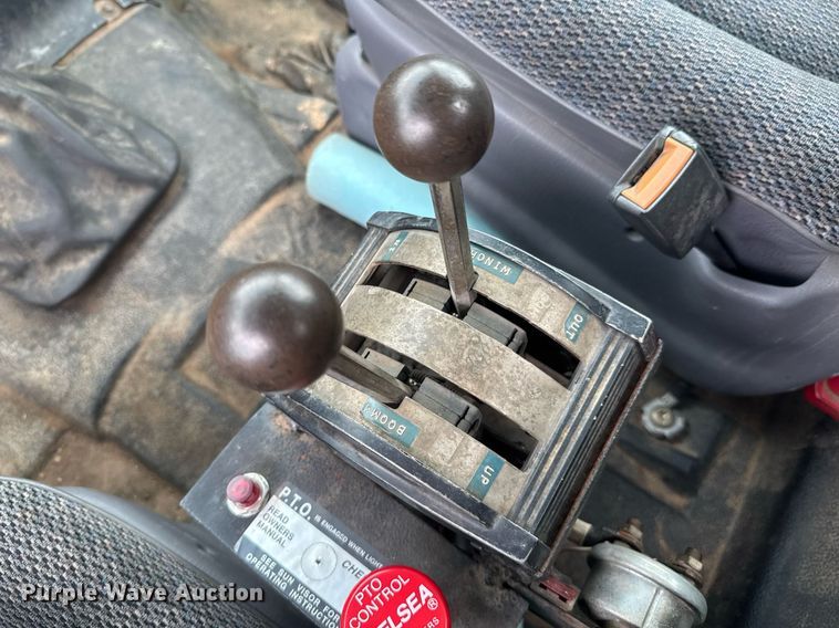 image for item DU9227 2001 Chevrolet C7500 winch truck