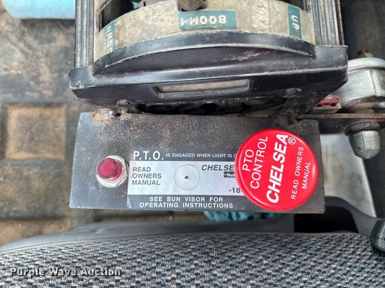 image for item DU9227 2001 Chevrolet C7500 winch truck