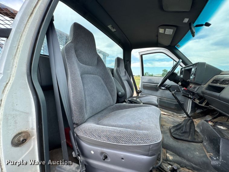 image for item DU9227 2001 Chevrolet C7500 winch truck