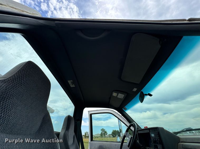 image for item DU9227 2001 Chevrolet C7500 winch truck