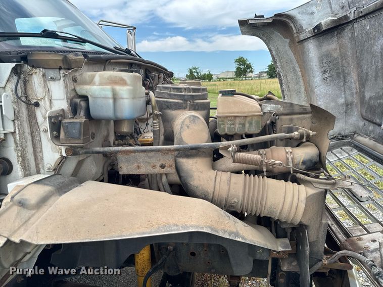 image for item DU9227 2001 Chevrolet C7500 winch truck