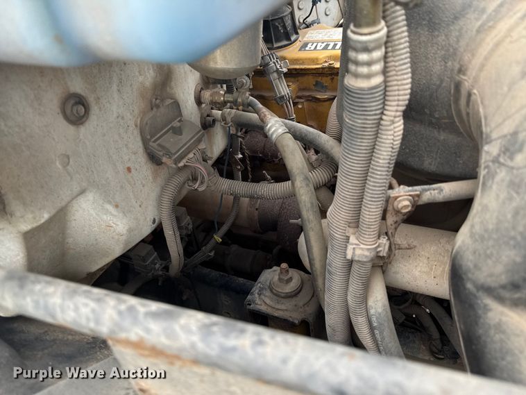 image for item DU9227 2001 Chevrolet C7500 winch truck