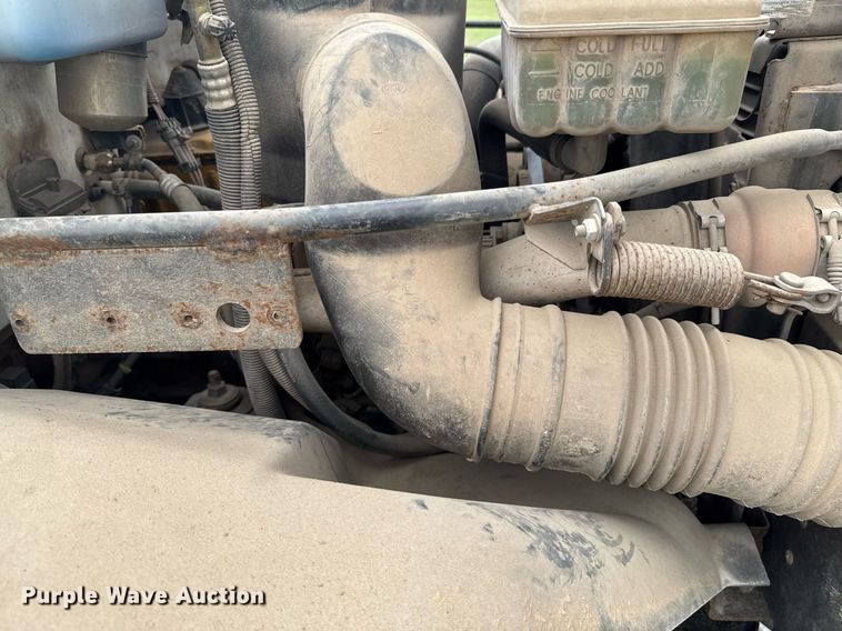 image for item DU9227 2001 Chevrolet C7500 winch truck