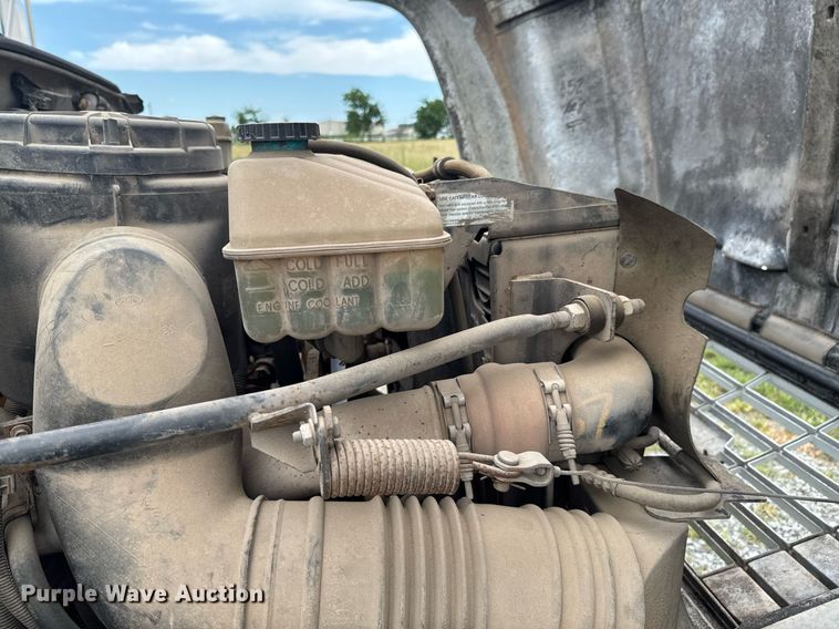 image for item DU9227 2001 Chevrolet C7500 winch truck