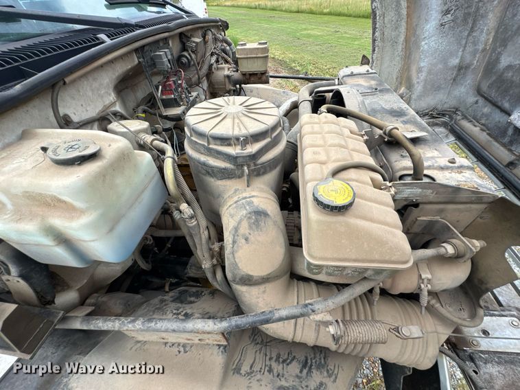 image for item DU9227 2001 Chevrolet C7500 winch truck