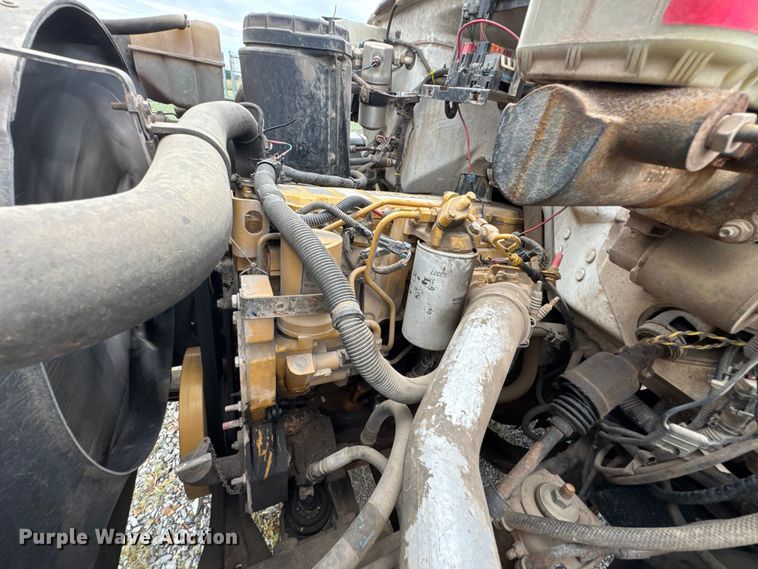 image for item DU9227 2001 Chevrolet C7500 winch truck