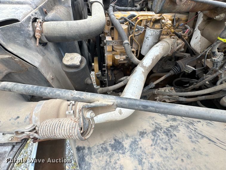 image for item DU9227 2001 Chevrolet C7500 winch truck