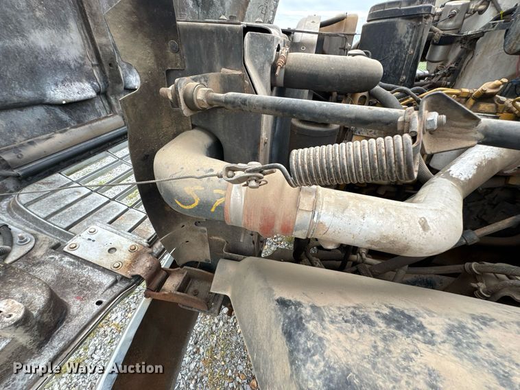 image for item DU9227 2001 Chevrolet C7500 winch truck