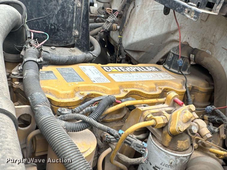 image for item DU9227 2001 Chevrolet C7500 winch truck