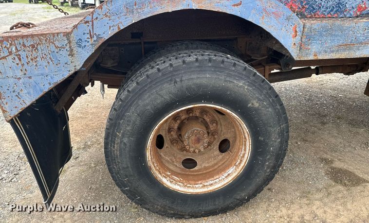 image for item DU9227 2001 Chevrolet C7500 winch truck