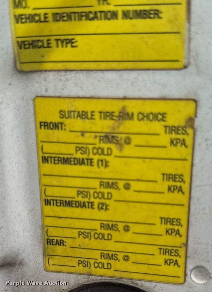 image for item DU9227 2001 Chevrolet C7500 winch truck