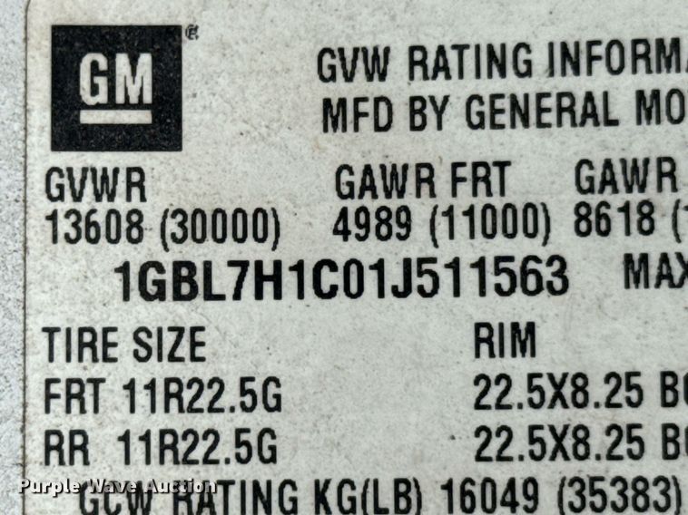 image for item DU9227 2001 Chevrolet C7500 winch truck