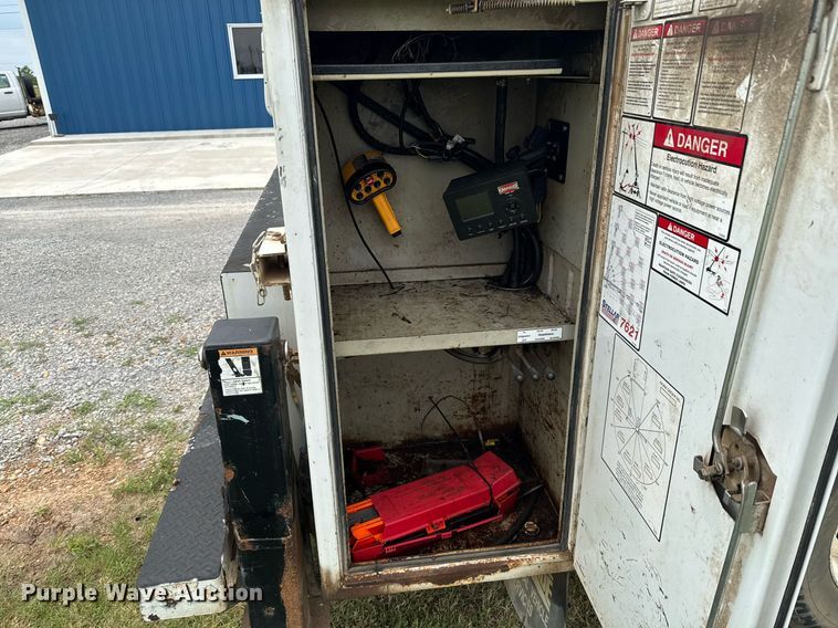 image for item DU9231 2015 Ford F650 utility / service truck