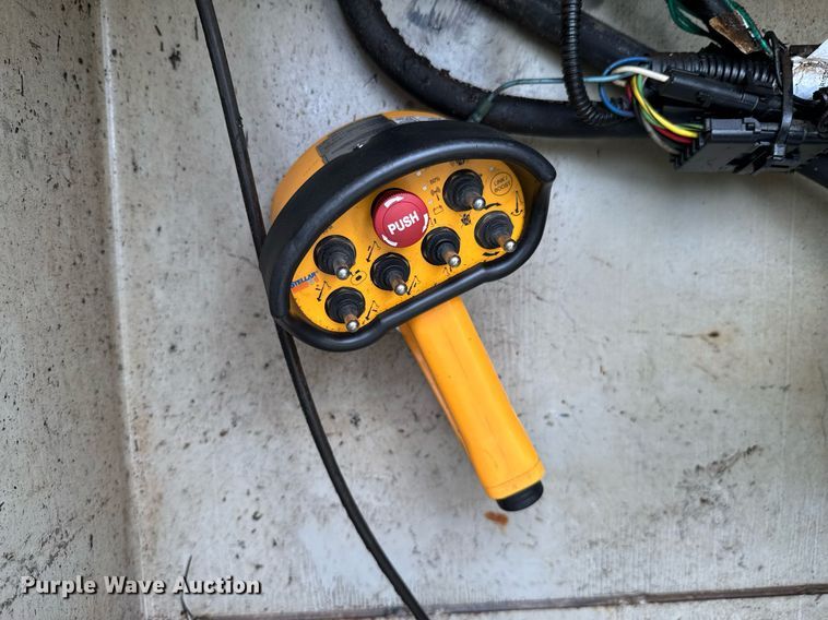 image for item DU9231 2015 Ford F650 utility / service truck