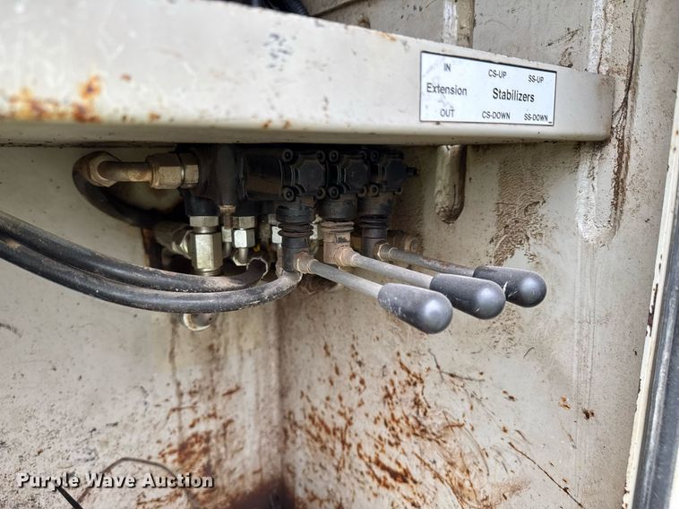 image for item DU9231 2015 Ford F650 utility / service truck