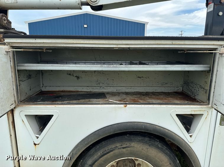 image for item DU9231 2015 Ford F650 utility / service truck