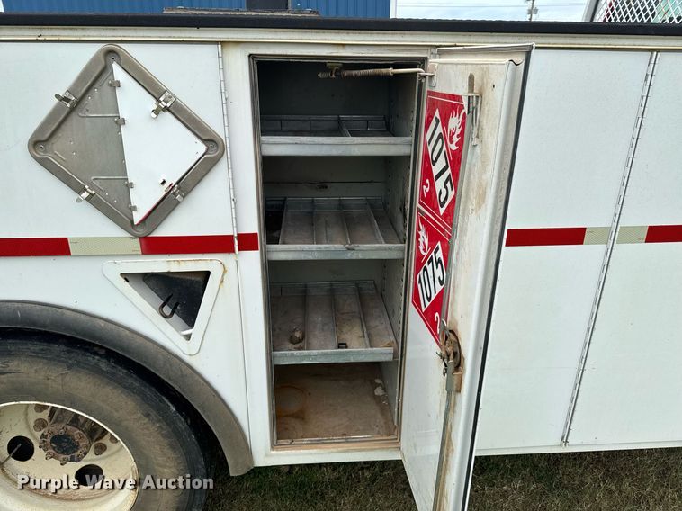 image for item DU9231 2015 Ford F650 utility / service truck