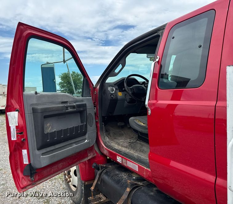 image for item DU9231 2015 Ford F650 utility / service truck