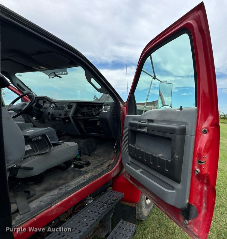 image for item DU9231 2015 Ford F650 utility / service truck