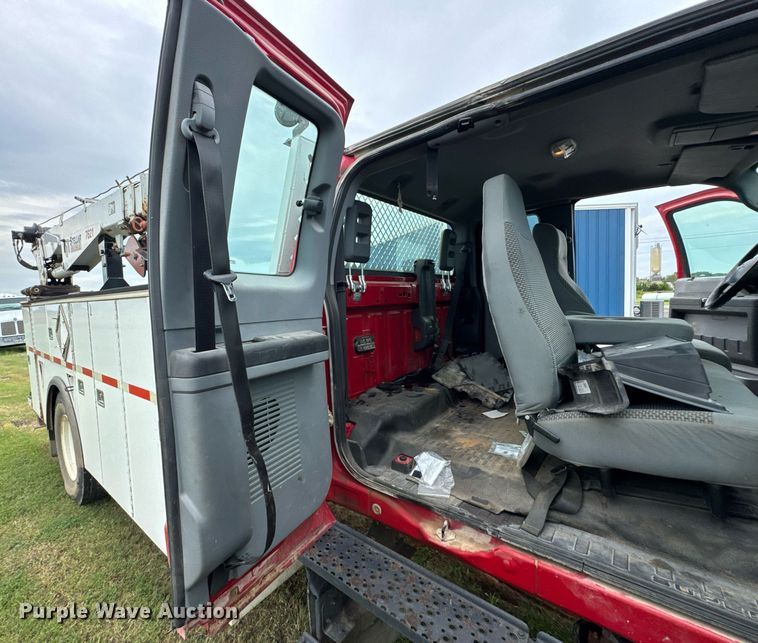 image for item DU9231 2015 Ford F650 utility / service truck