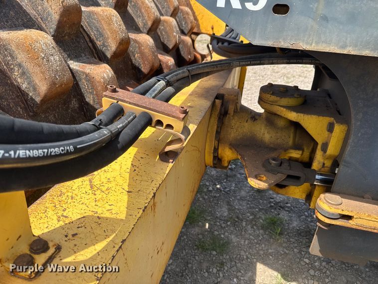 image for item DU9236 Bomag BW211 PD-3 single drum vibratory roller