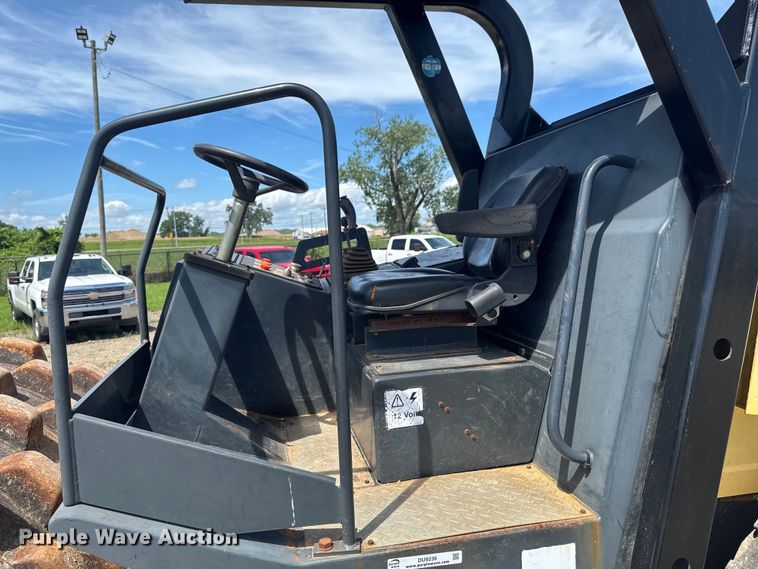image for item DU9236 Bomag BW211 PD-3 single drum vibratory roller