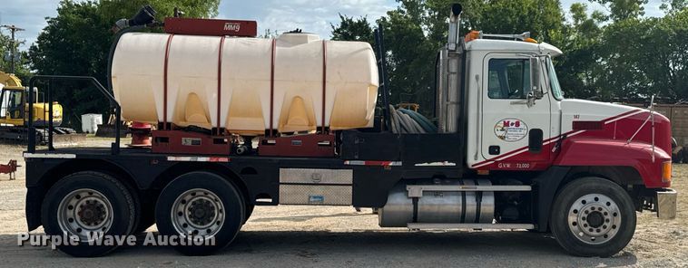 image for item DU9254 1998 Mack CH613 flatbed truck with mud mixing system