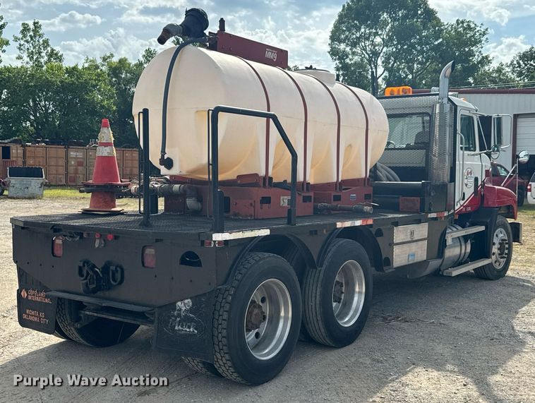 image for item DU9254 1998 Mack CH613 flatbed truck with mud mixing system