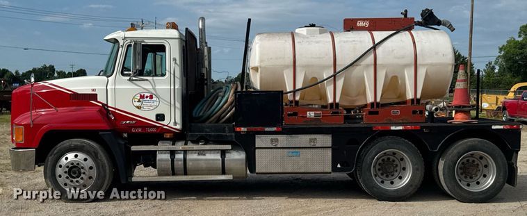 image for item DU9254 1998 Mack CH613 flatbed truck with mud mixing system