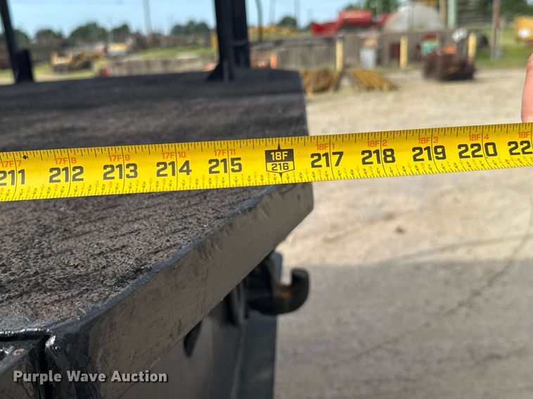 image for item DU9254 1998 Mack CH613 flatbed truck with mud mixing system