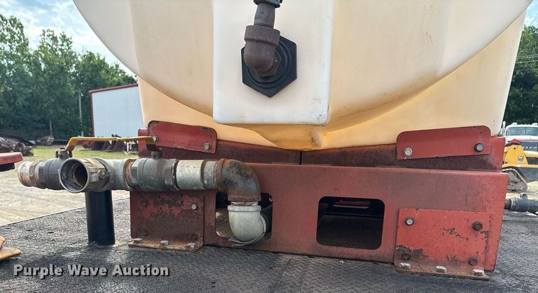 image for item DU9254 1998 Mack CH613 flatbed truck with mud mixing system