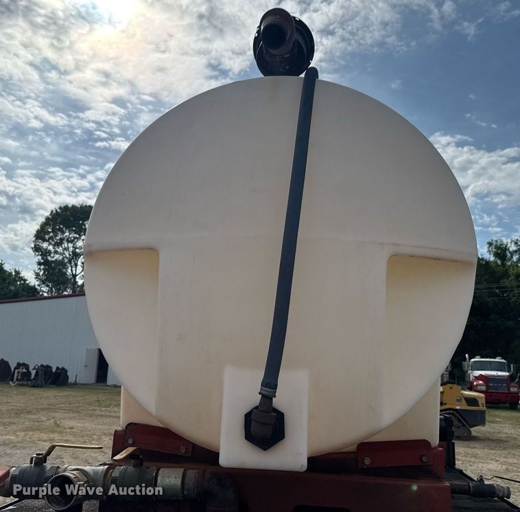 image for item DU9254 1998 Mack CH613 flatbed truck with mud mixing system