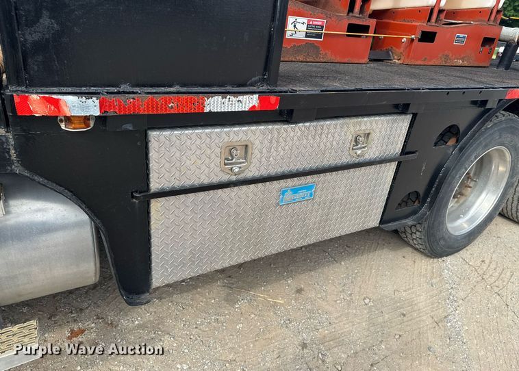 image for item DU9254 1998 Mack CH613 flatbed truck with mud mixing system