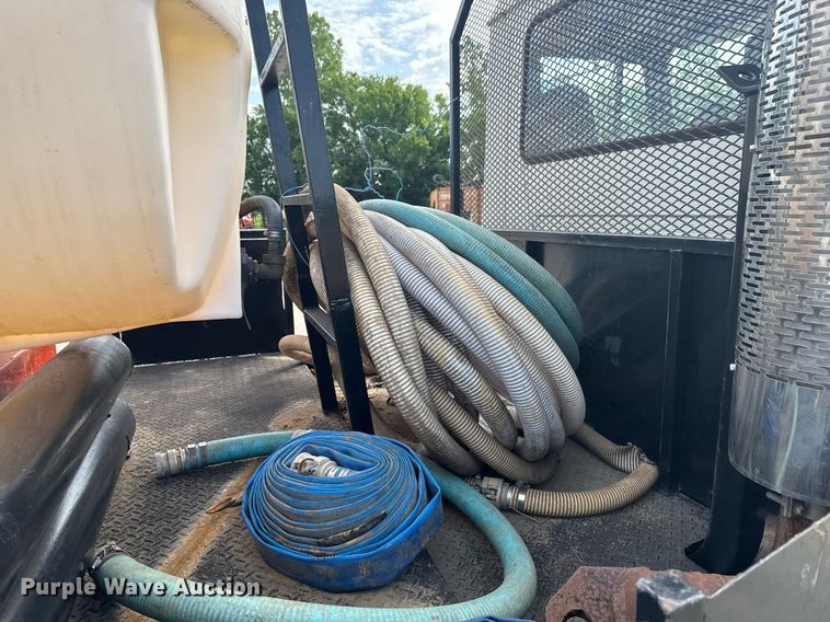 image for item DU9254 1998 Mack CH613 flatbed truck with mud mixing system