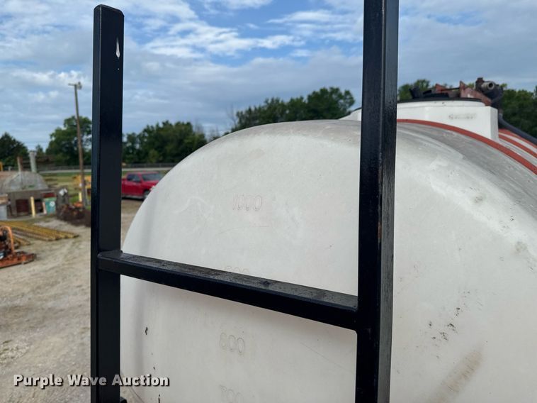 image for item DU9254 1998 Mack CH613 flatbed truck with mud mixing system