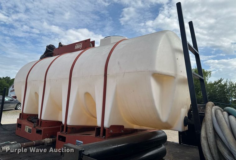 image for item DU9254 1998 Mack CH613 flatbed truck with mud mixing system