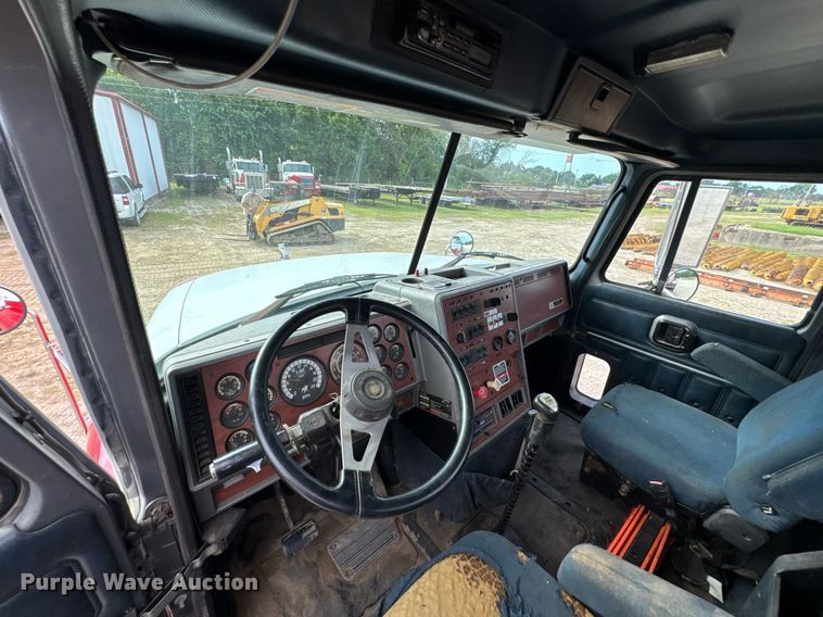 image for item DU9254 1998 Mack CH613 flatbed truck with mud mixing system