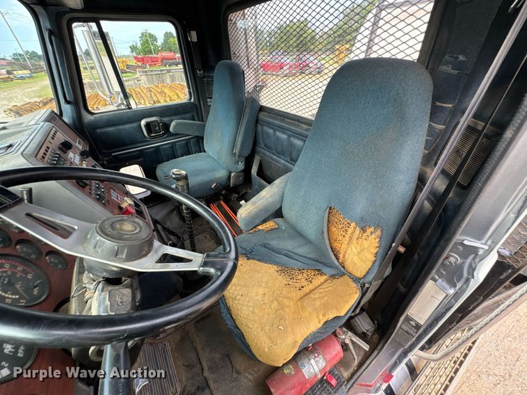 image for item DU9254 1998 Mack CH613 flatbed truck with mud mixing system